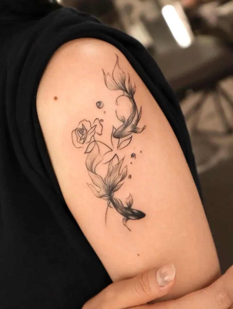 섬세한 물고기 장미 타투🤍✨ 물결, 금붕어, 잉어, 꽃, 탄생화, 예쁜 ,감성, 추천, 미니, 자연, 나비