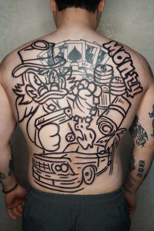 남자 등판 치카노 타투