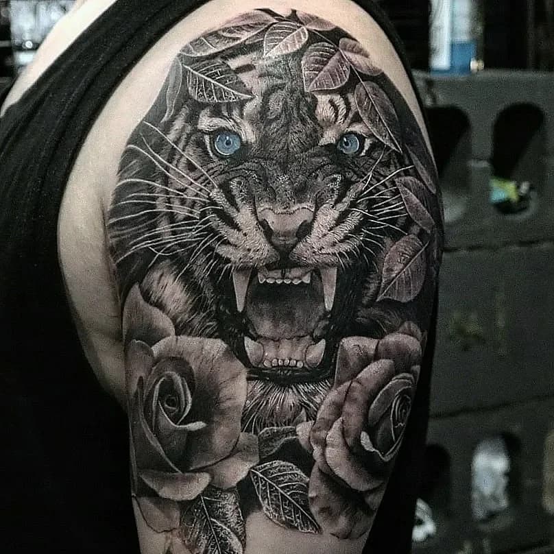 블랙엔그레이 호랑이타투