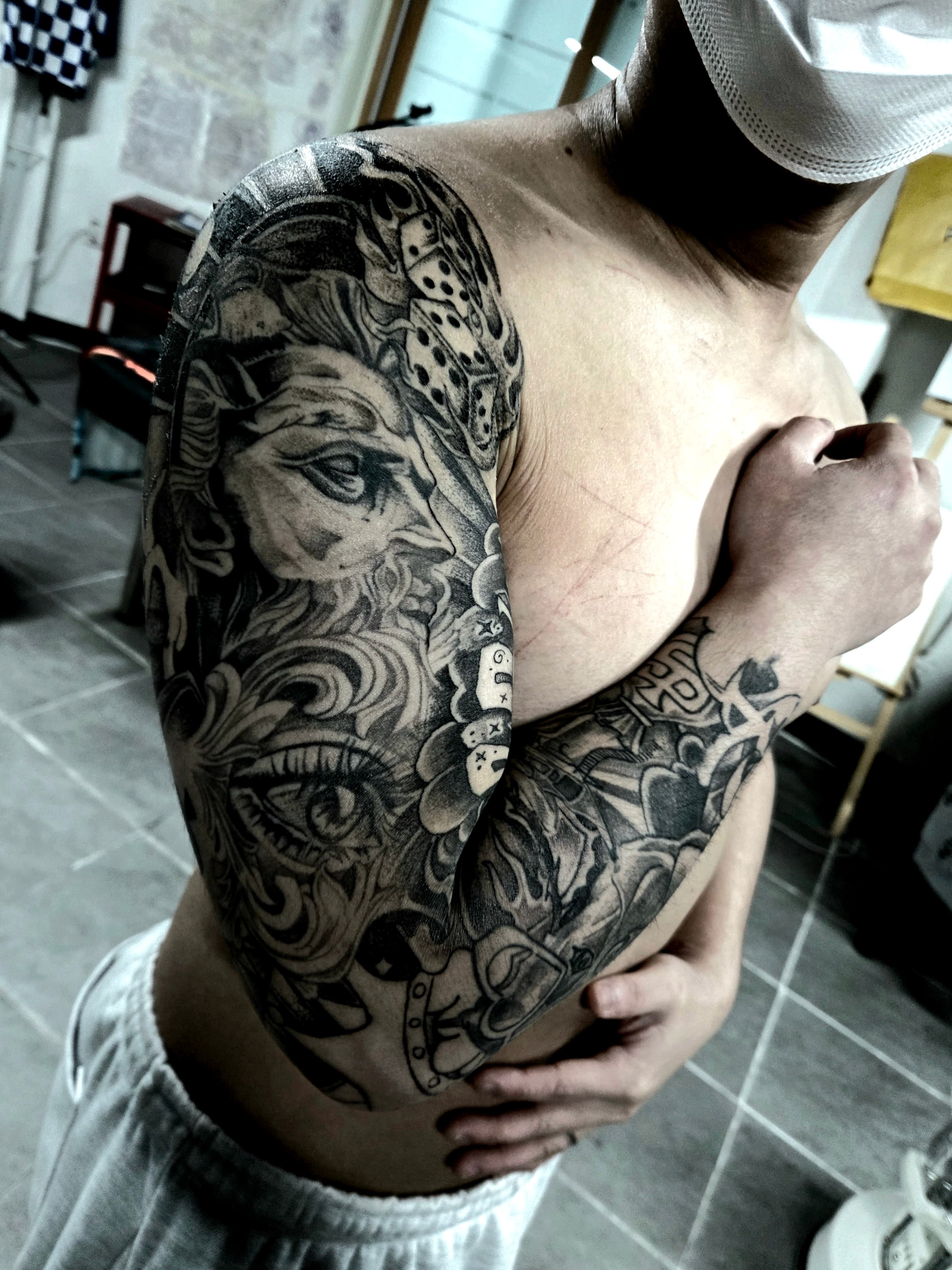 블랙앤그레이 모델구합니다