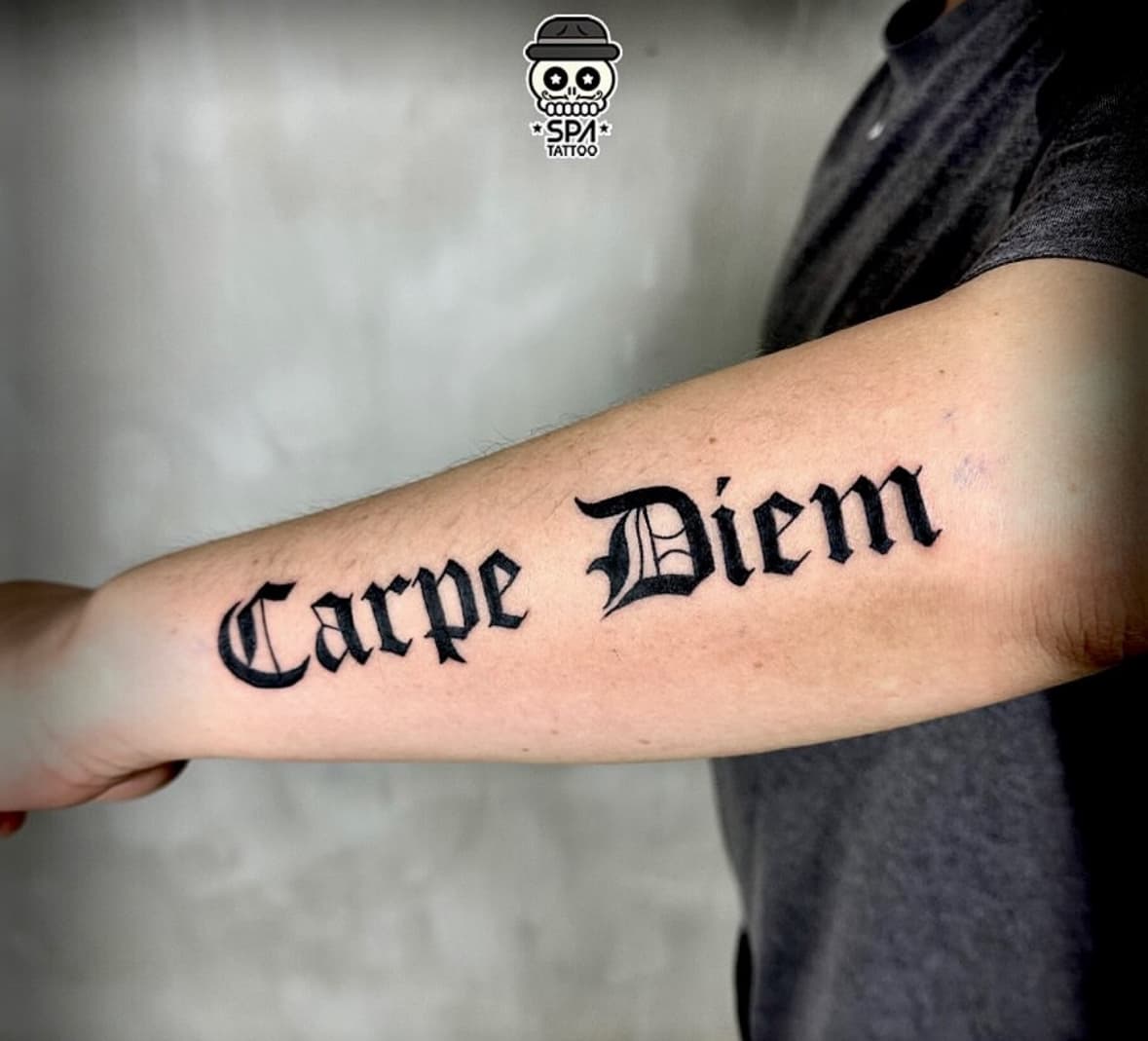 아래팔 레터링 타투