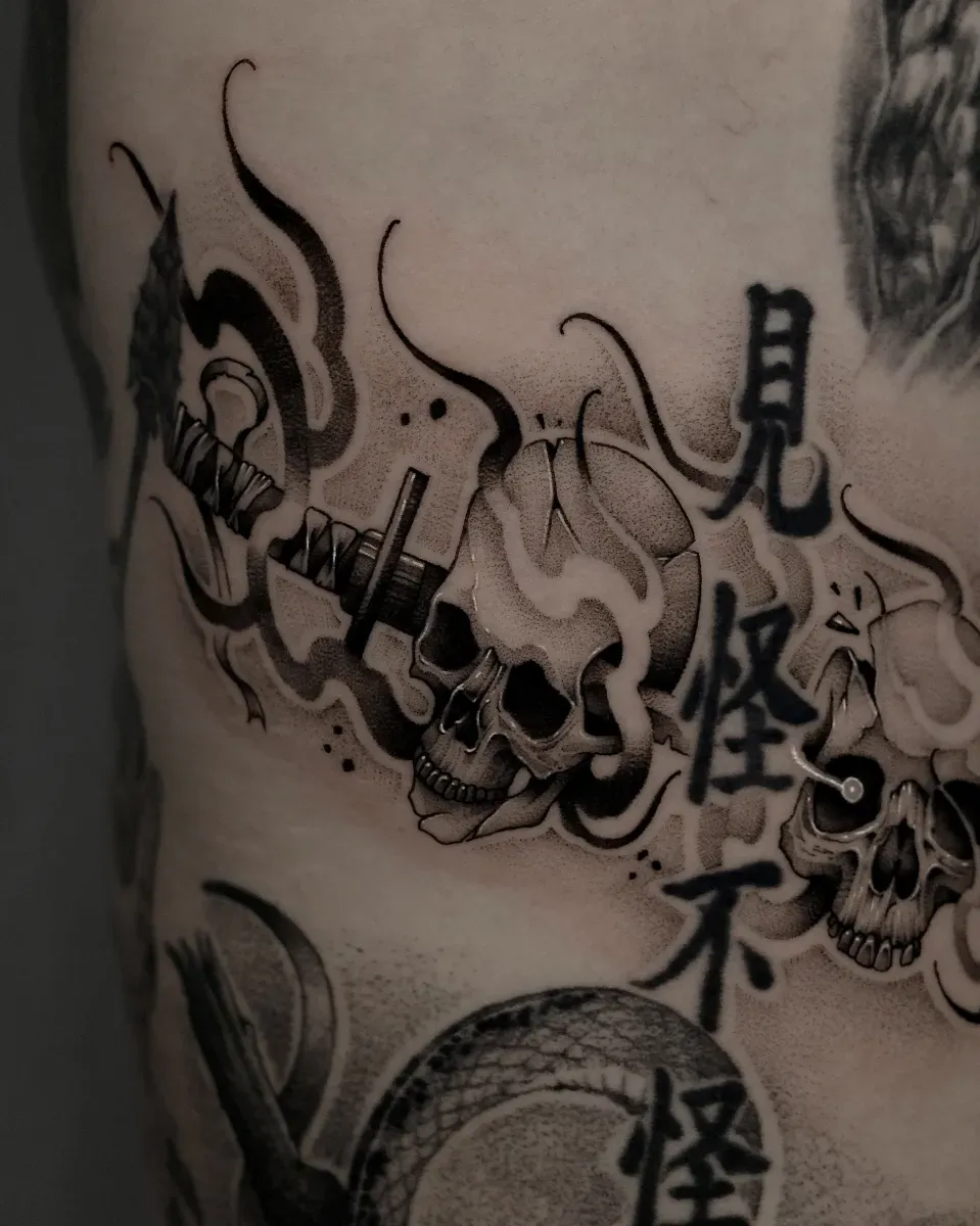 해골 칼 옆구리 블랙워크 타투 - 1
