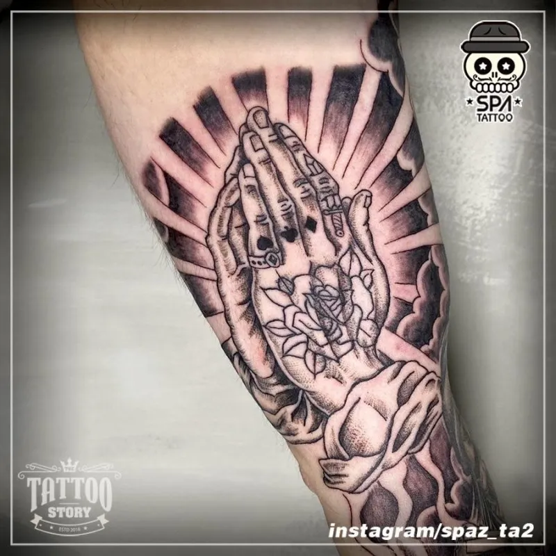 치카노 기도하는손 타투 - 1