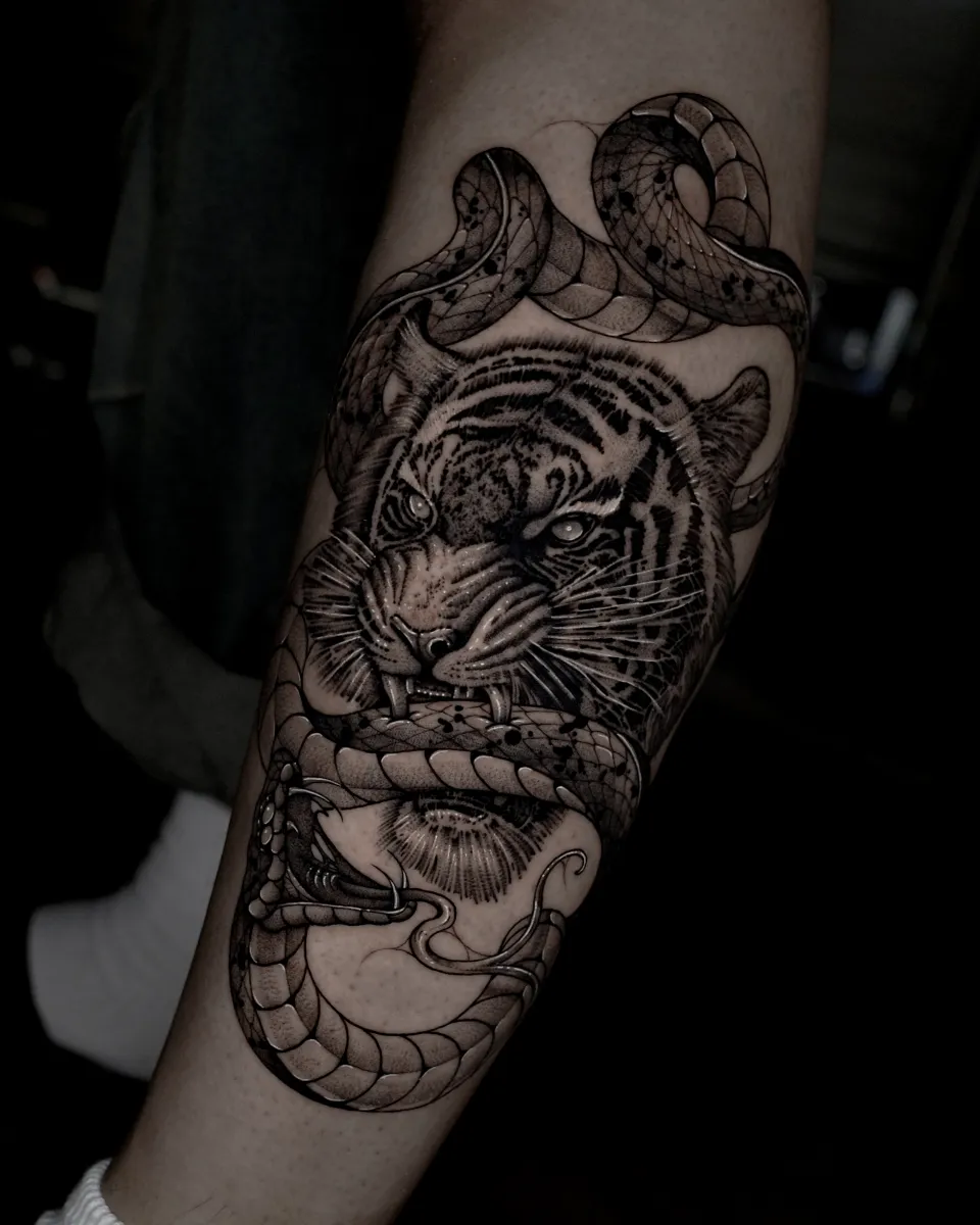 호랑이 뱀 블랙워크 타투 - 1