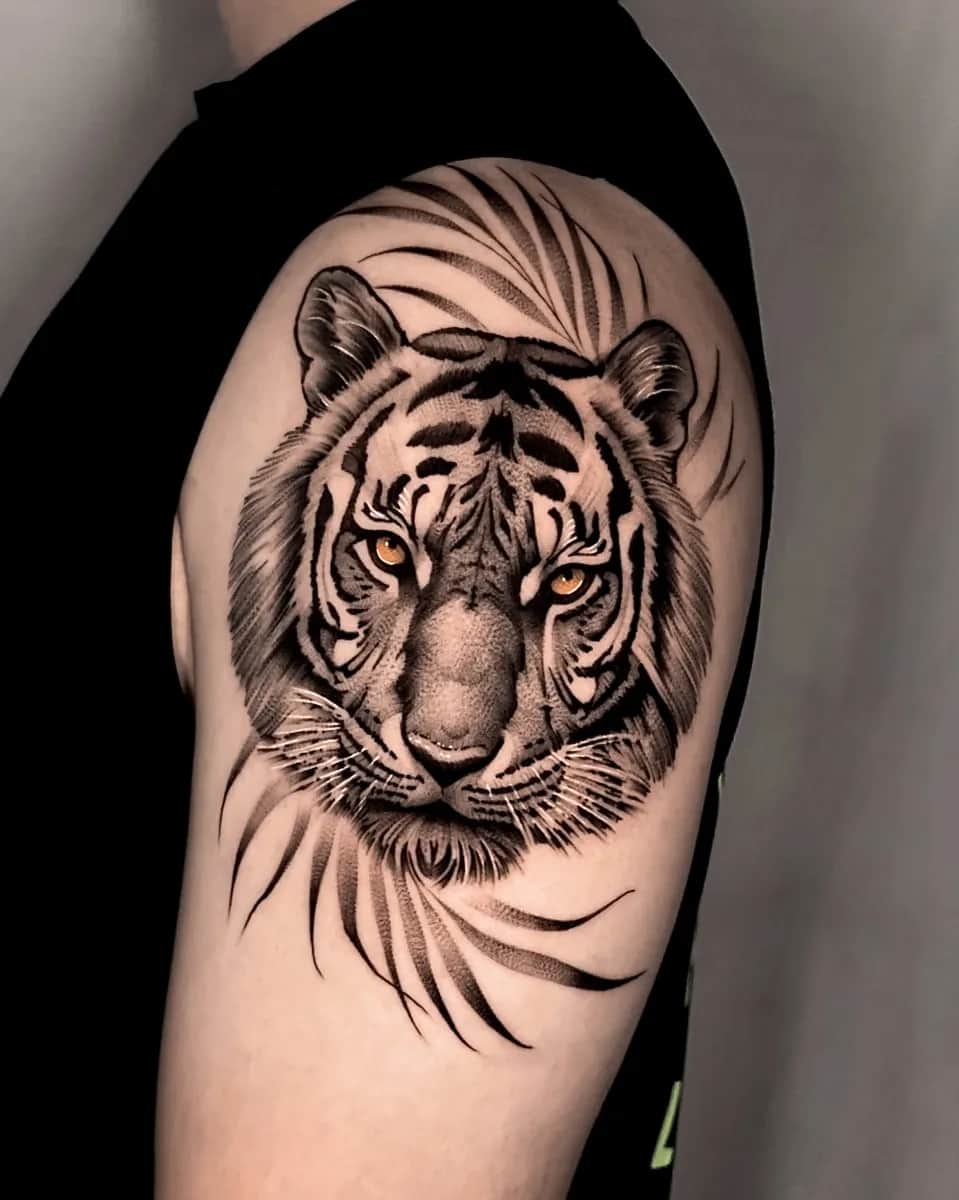 호랑이 어깨 블랙워크 타투