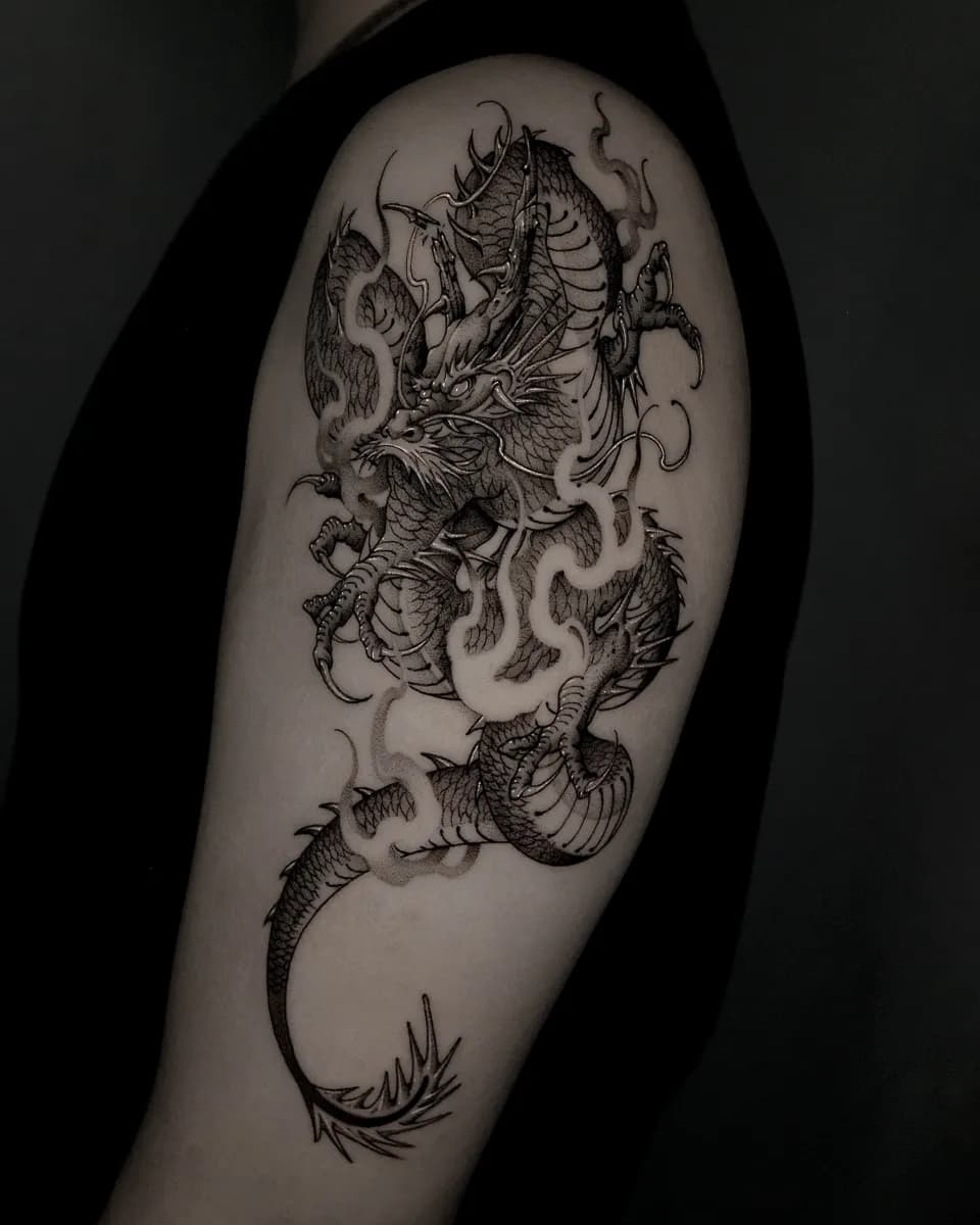 어깨 용 블렉워크 타투 - 1