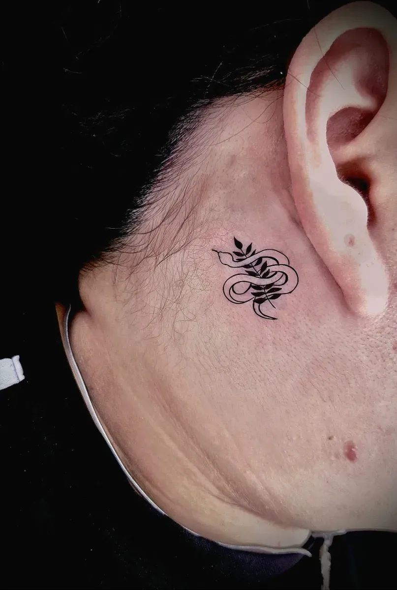 뱀타투 . 귀뒤타투 . 미니타투