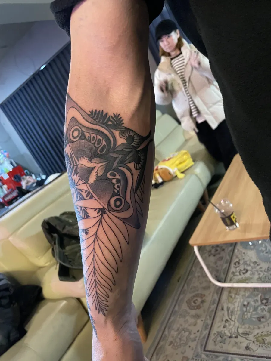 라스트오브어스 타투 나뭇잎 이파리 나방 타투 수유타투 - 1