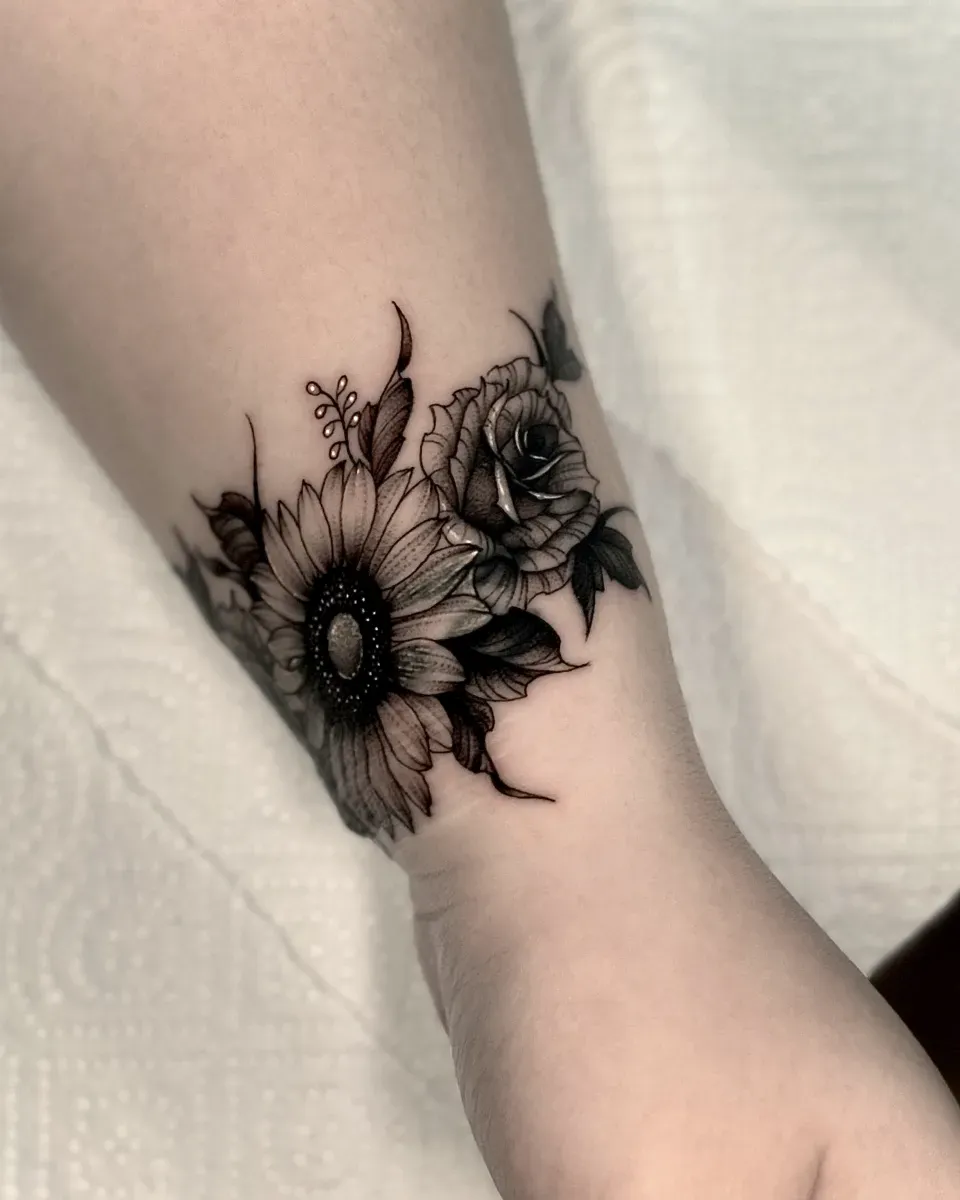 손목 꽃 커버업 블랙워크 타투 - 1