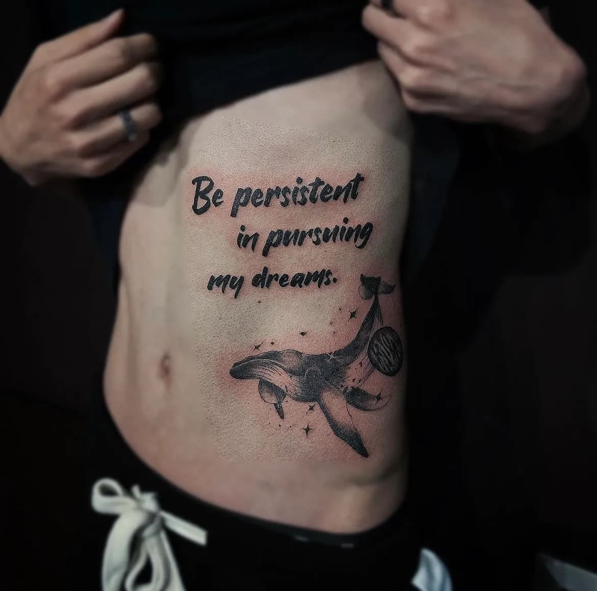 고래 레터링 타투 - 1