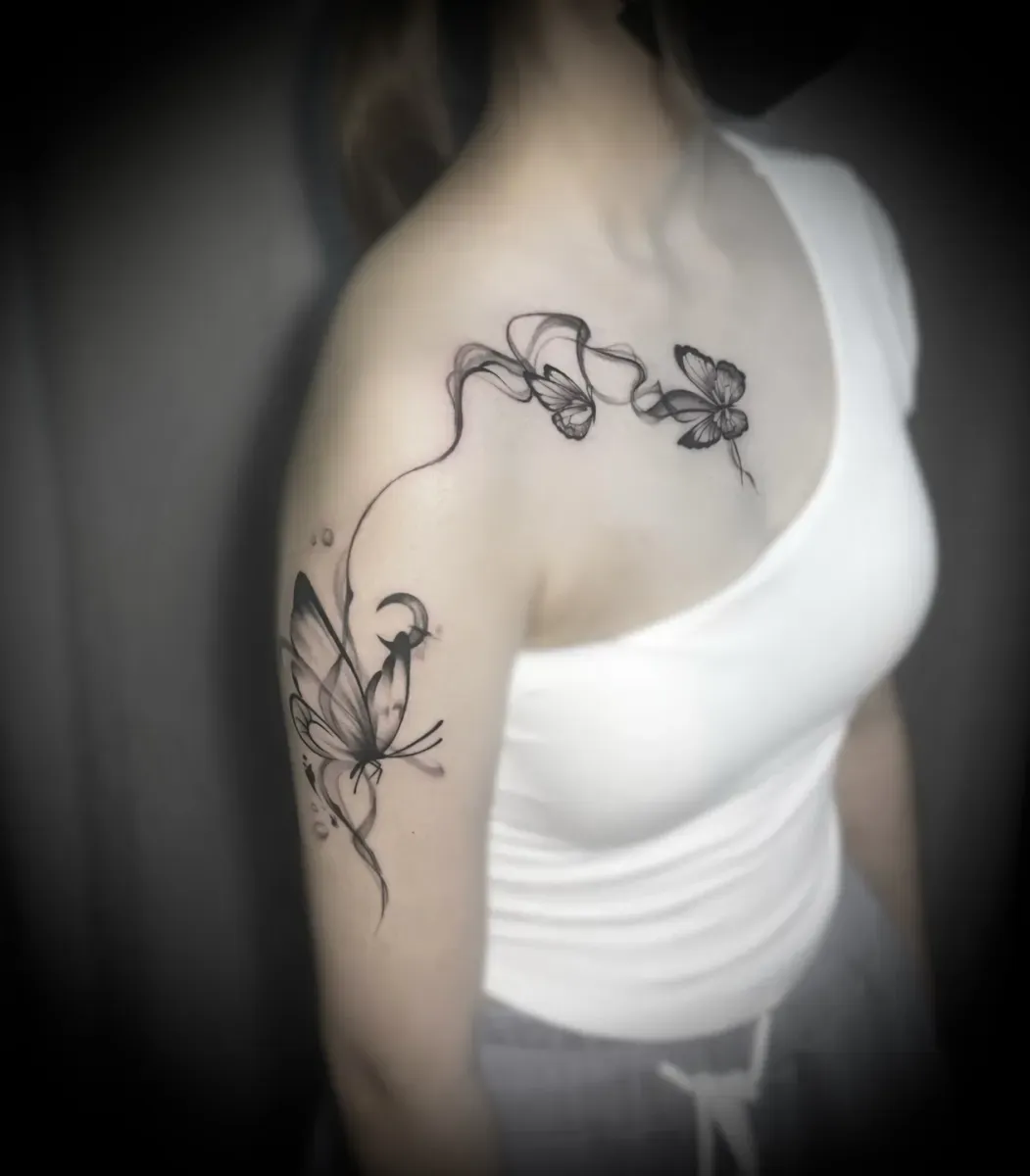 나비 연기 타투