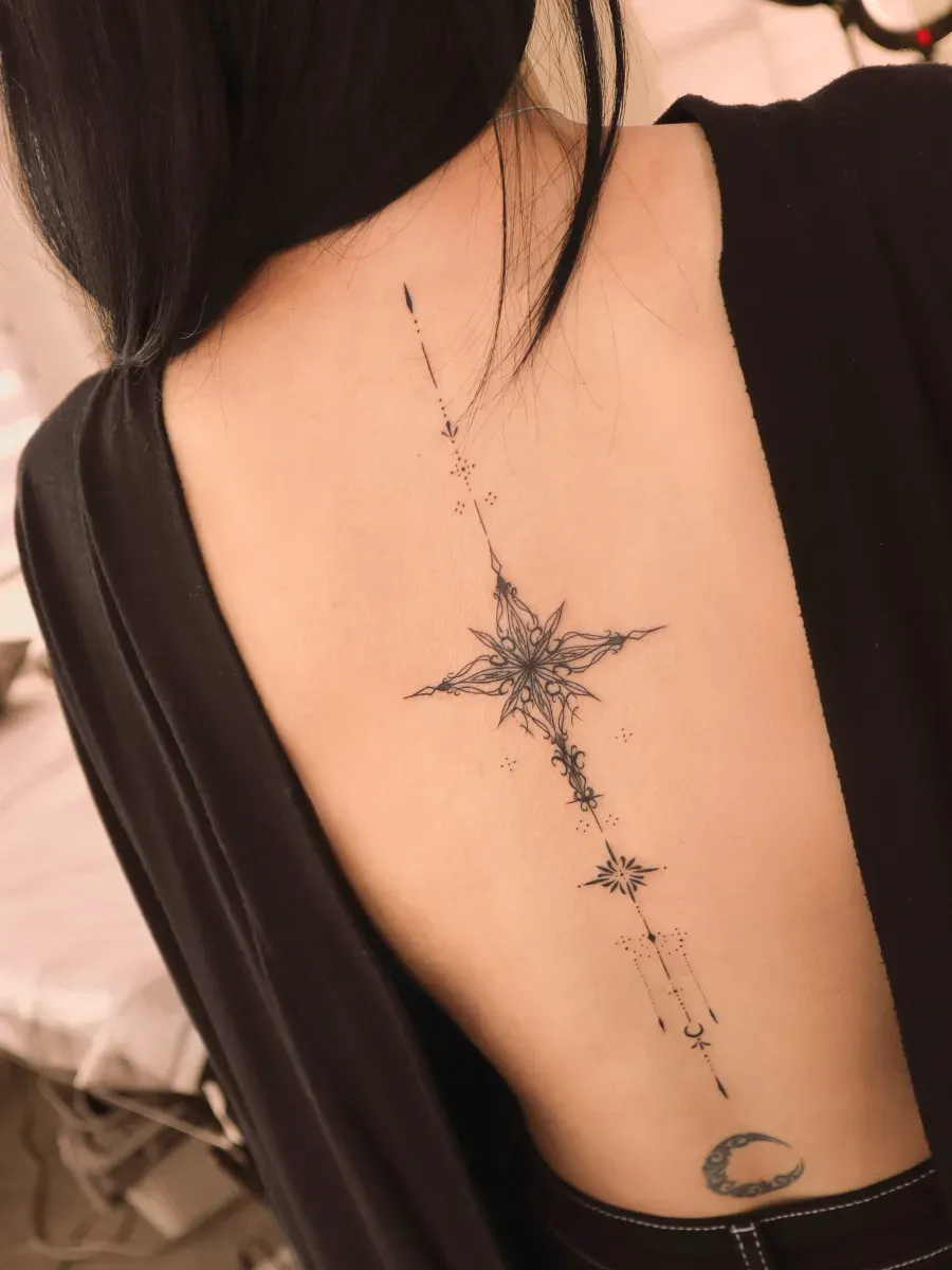 유니크한 예쁨🖤 척추 만다라 오너먼트 타투✨ 라인, 감성, 추천, 패턴, 나비, 꽃, 기하학 타투