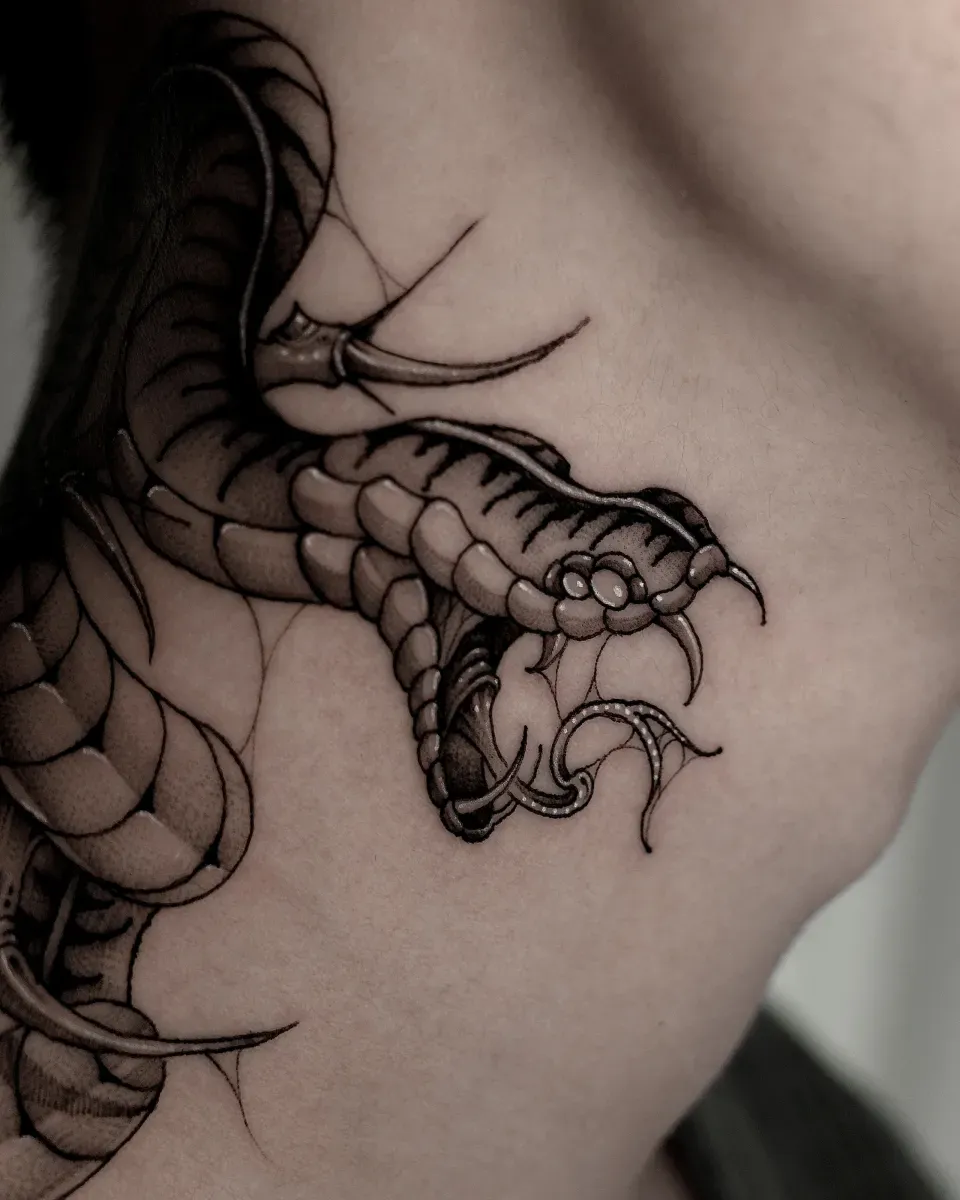 옆목 뱀 가시 블랙워크 타투