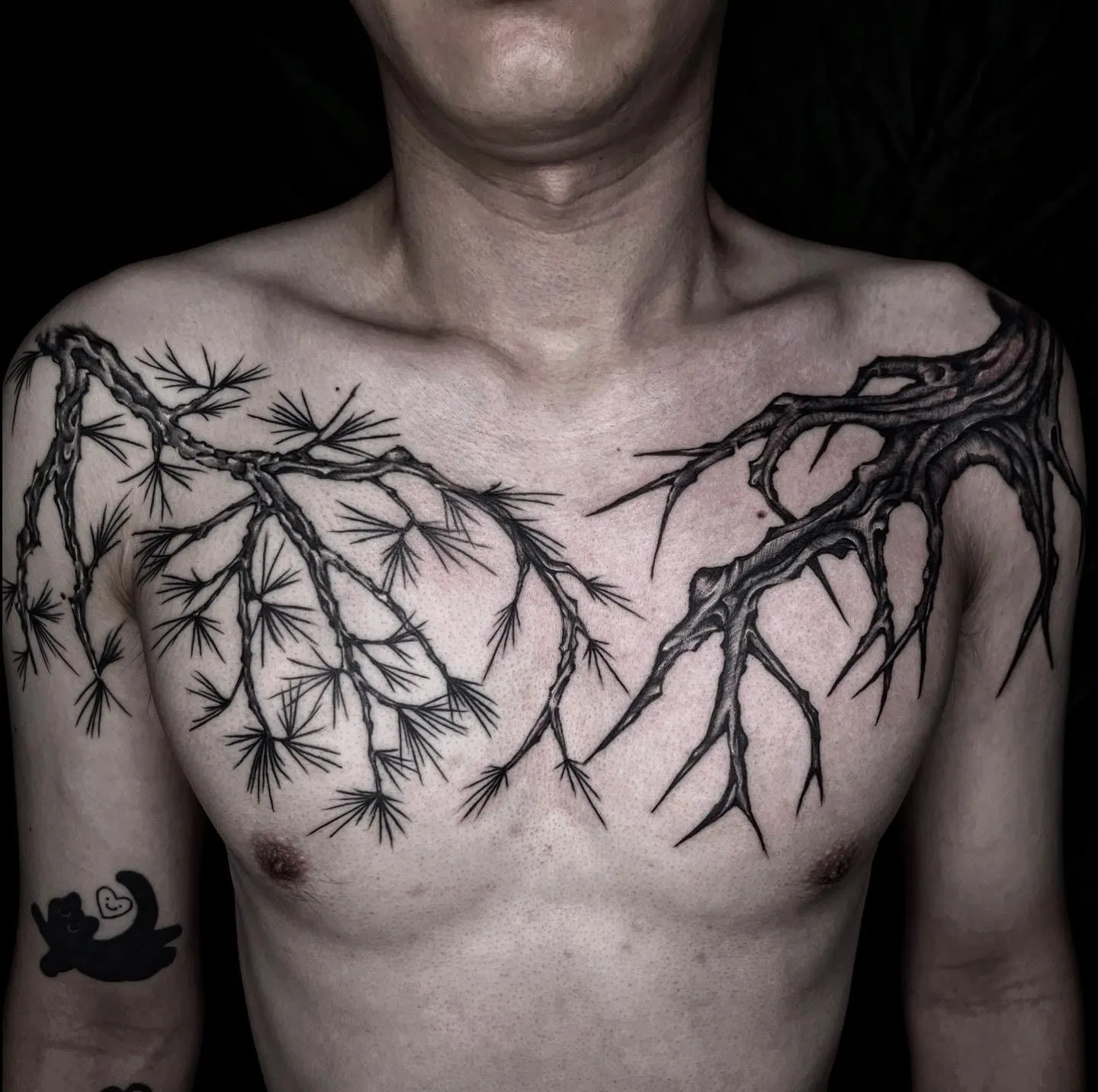 가슴한판 가시나무타투