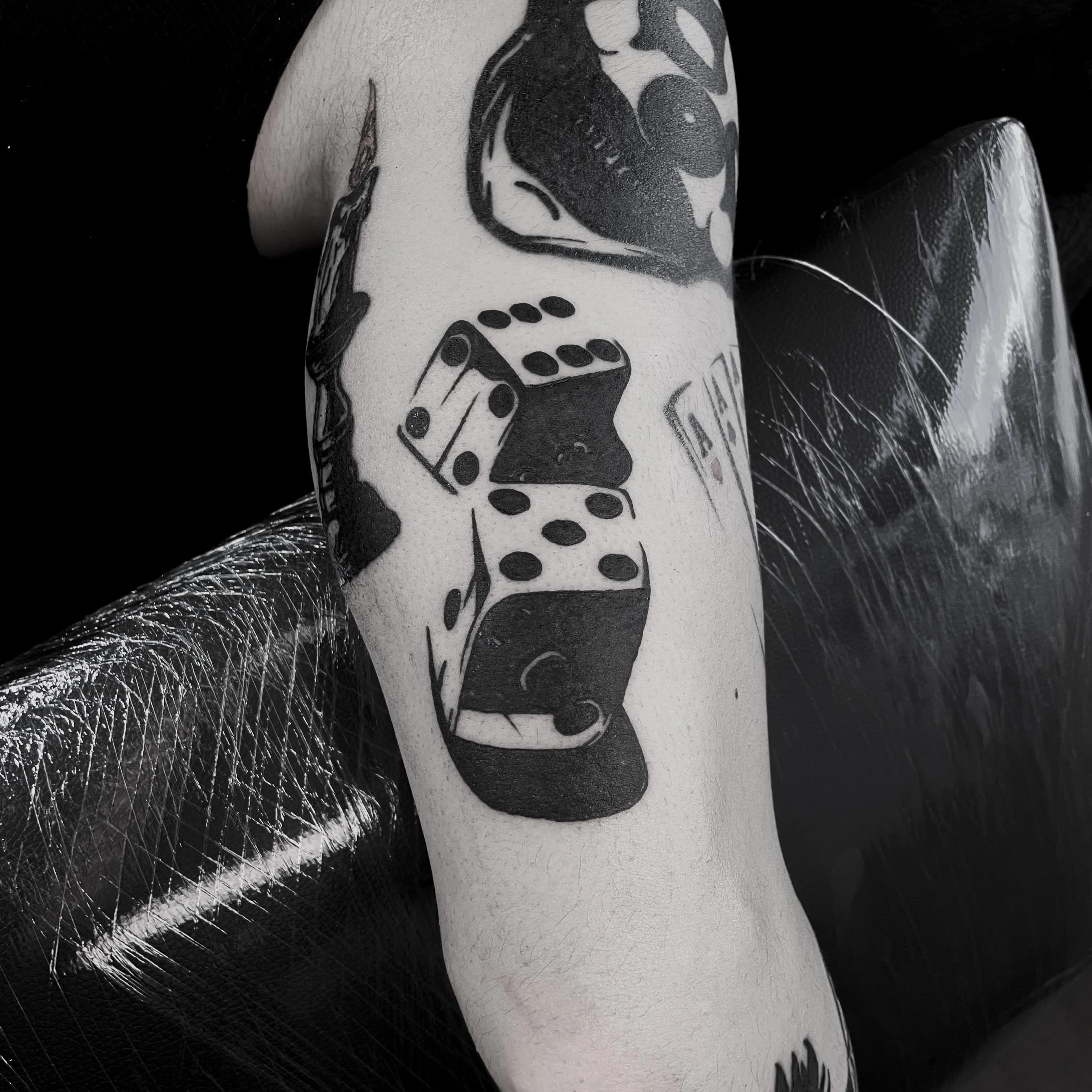 ๋ธ๋์ํฌ ์ฃผ์ฌ์