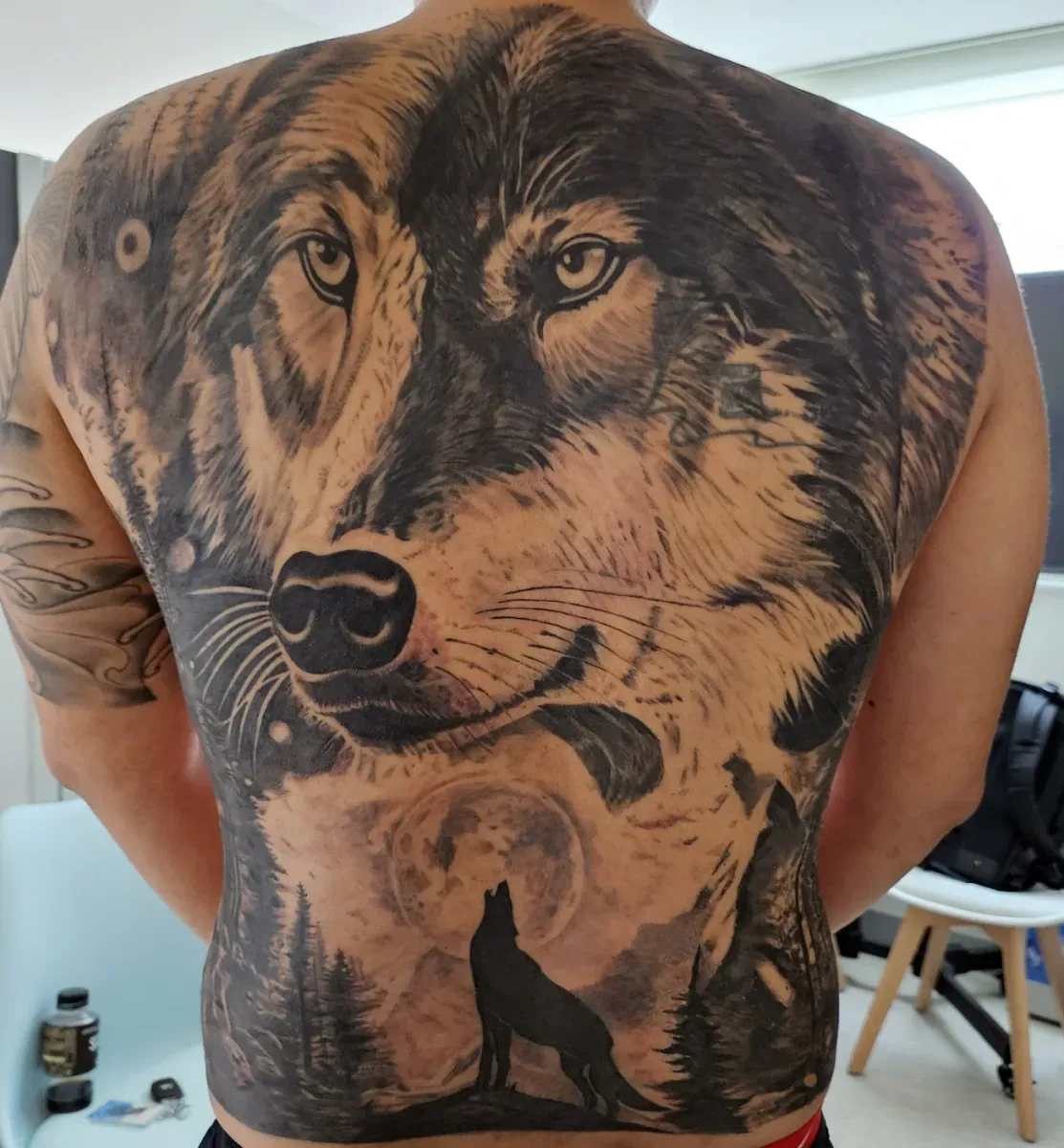 늑대타투 블랙앤그레이 등타투 부천타투 인천타투 부평타투 김포타투 최상의 작품을 만들어드립니다