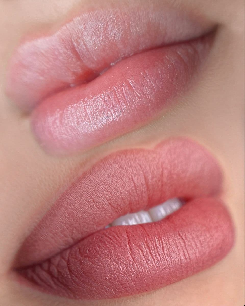 쌩얼에도 어울리는 립 타투