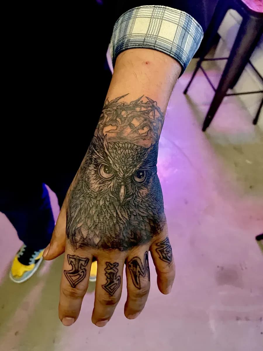 손등 위의 깊은 시선, 부엉이 타투 - 수유타투 단골 손님의 이야기 - 1