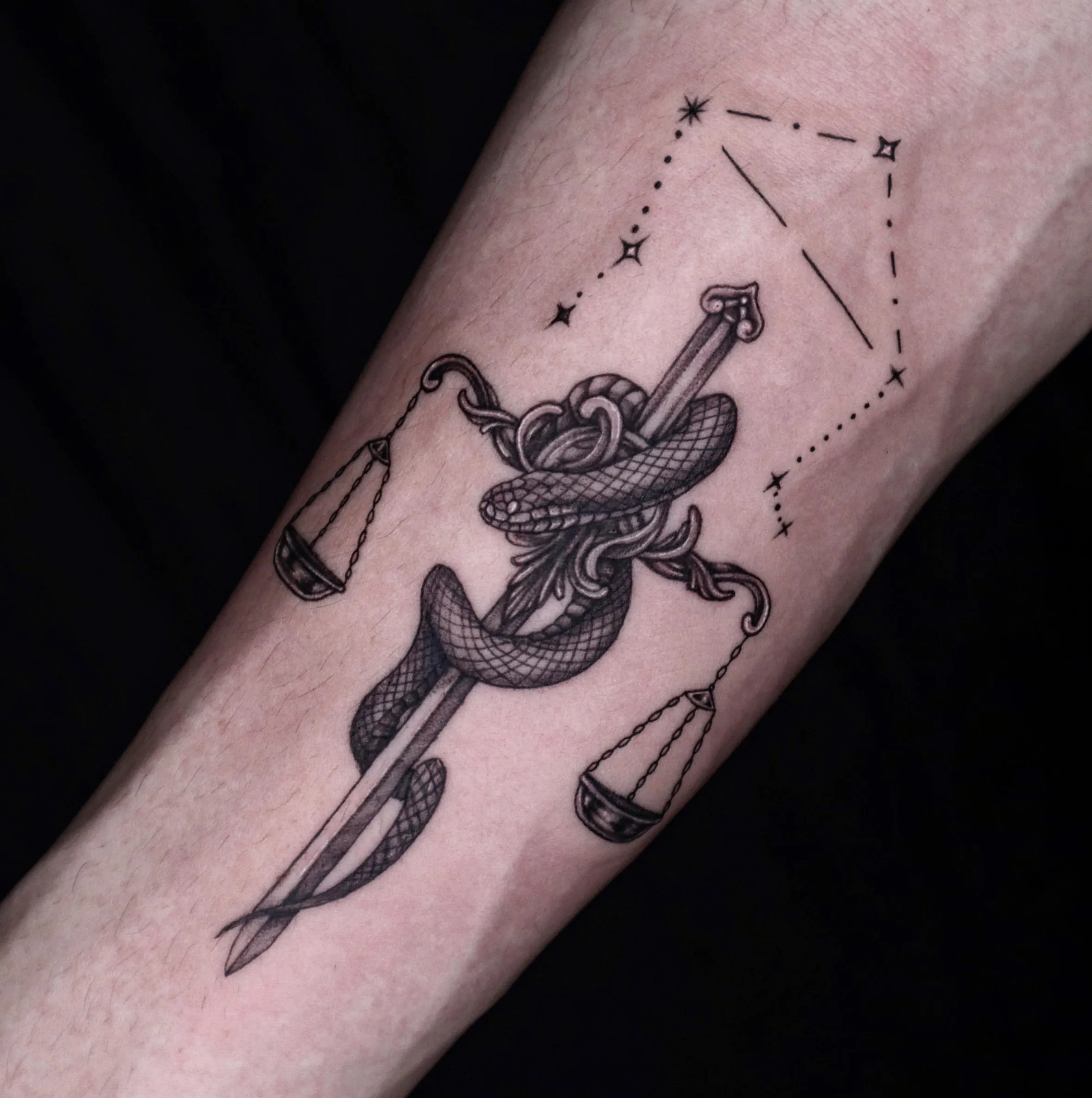 뱀과 별자리 타투 - 1