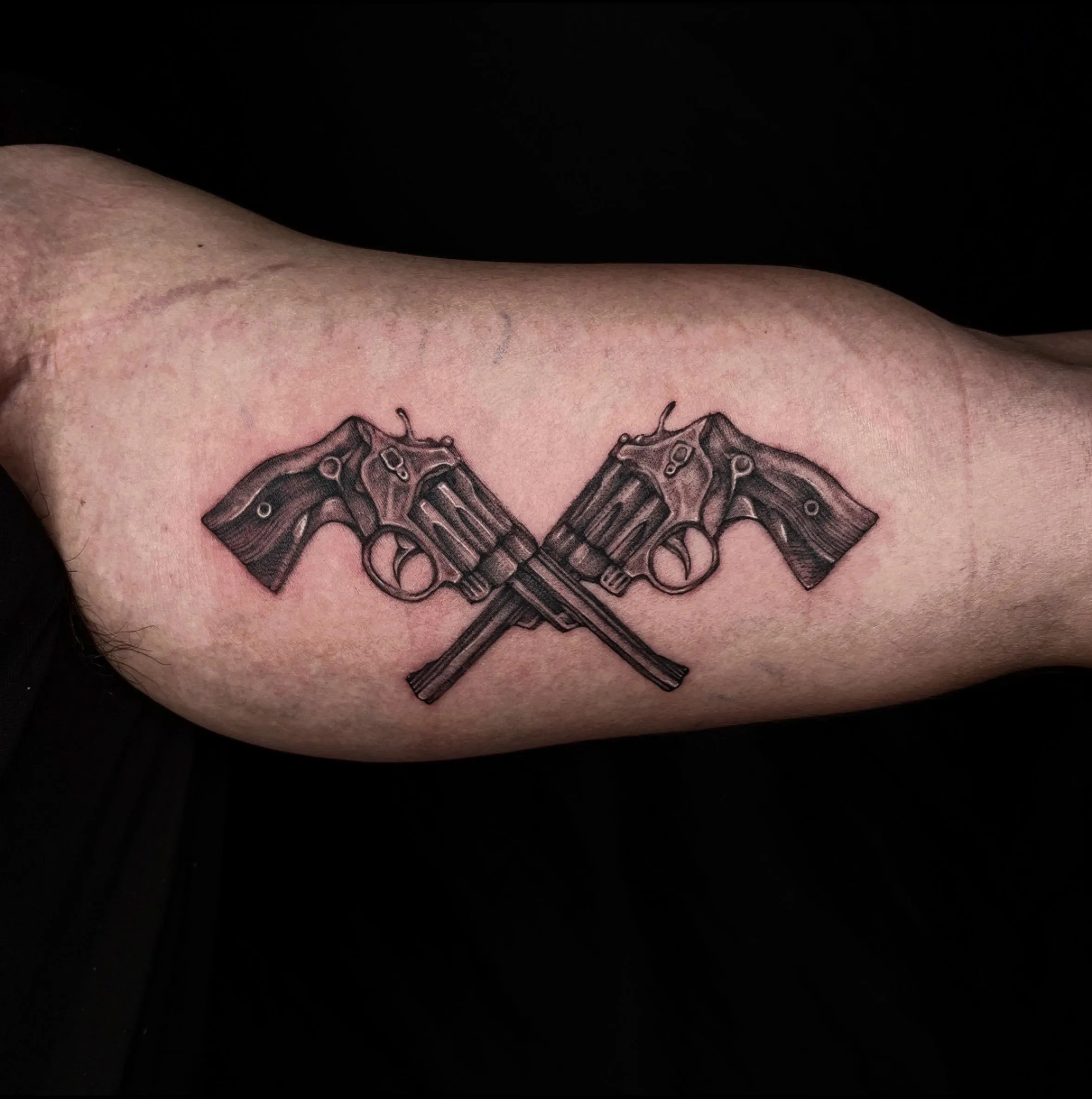 리볼버 타투 - 1