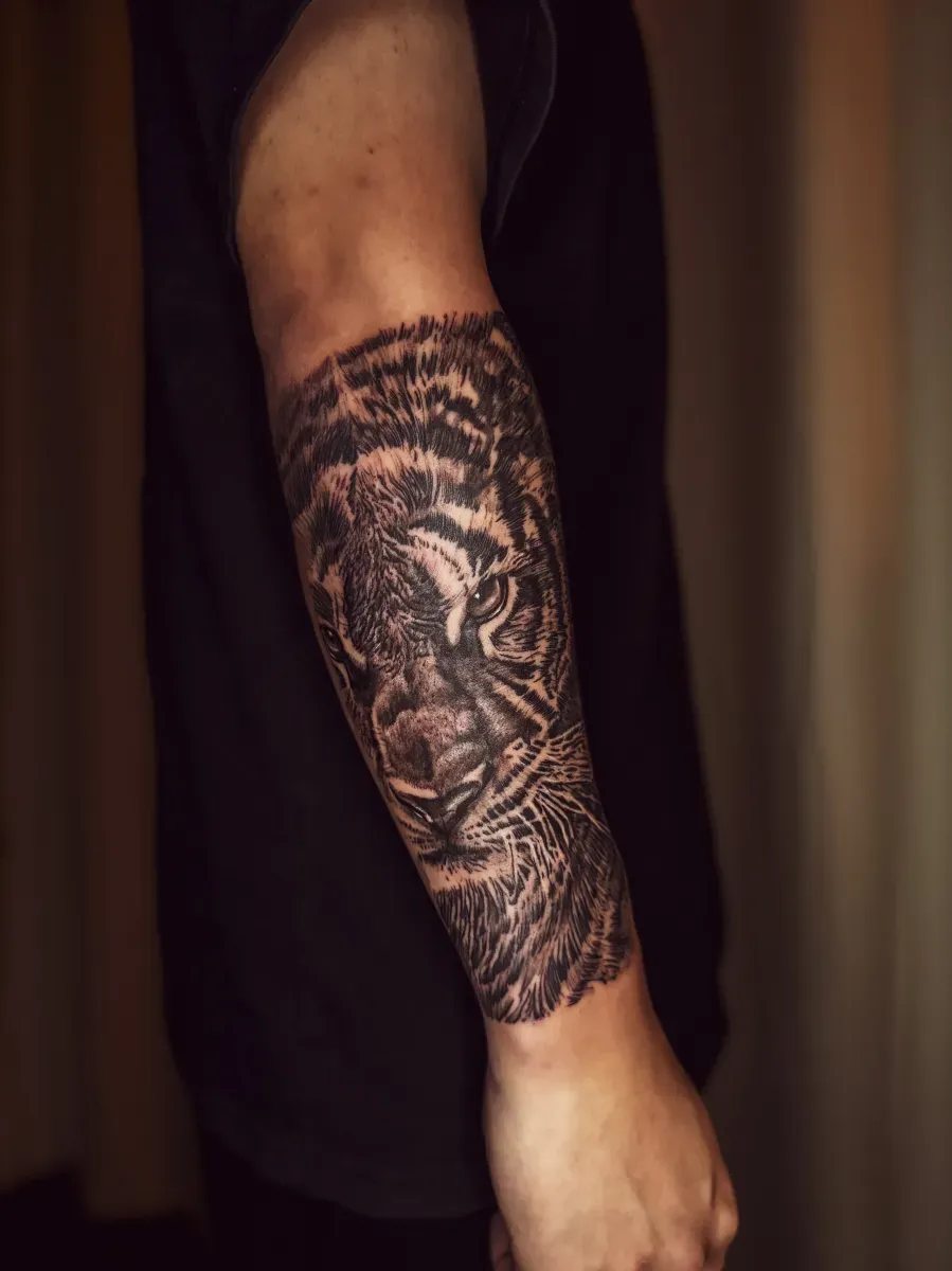 ๋ฆฌ์ผ๋ฆฌํฐํธ๋์ด