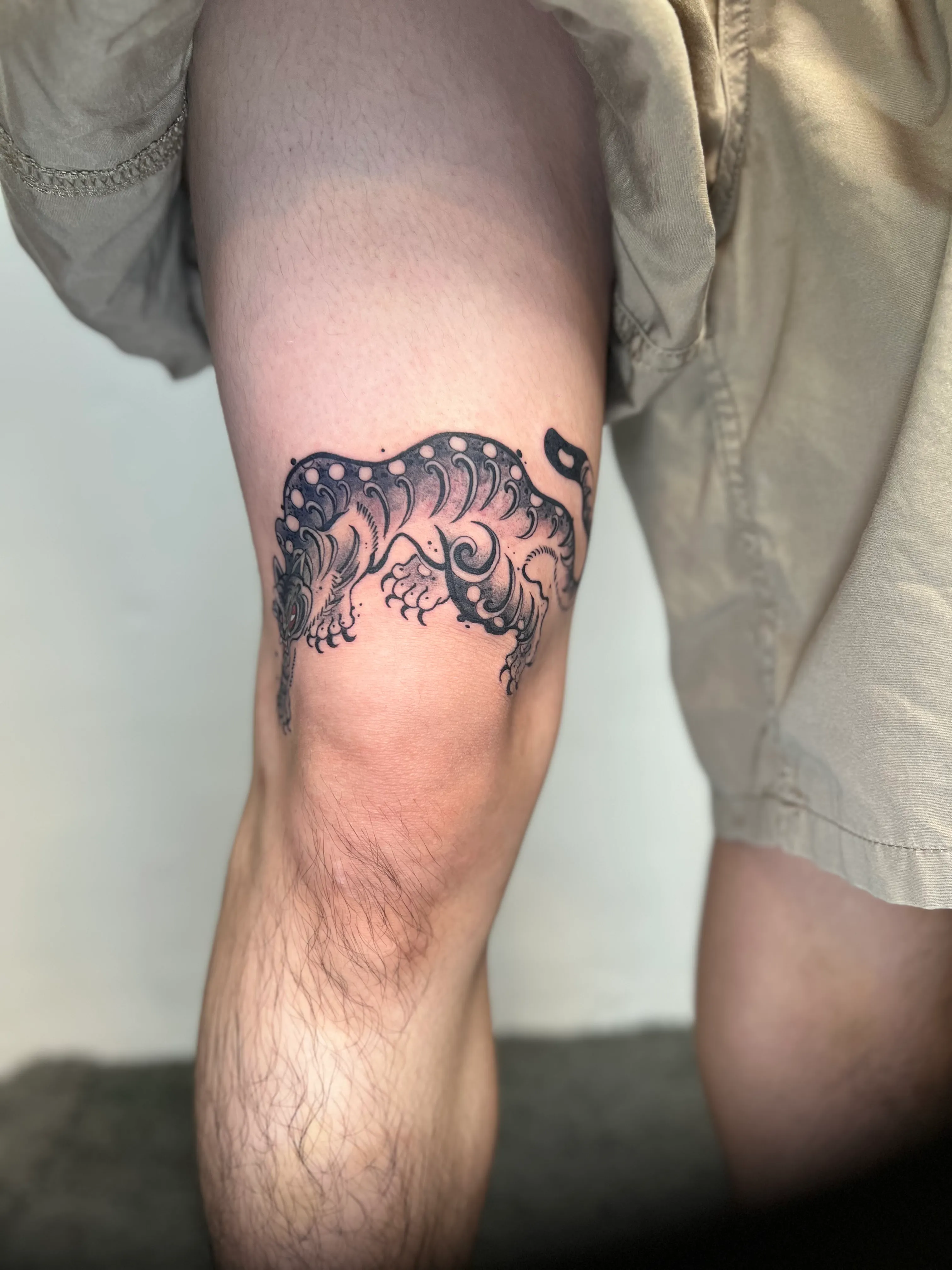 ๋ฌ๋น, ๋ฌด๋ฆ ์ ํธ๋์ด ํ๋ง๋ฆฌ