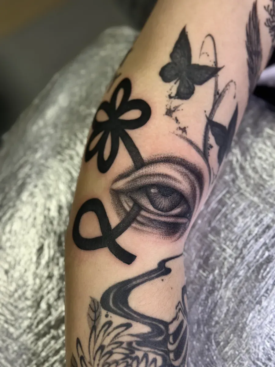 블랙 포인트 감성 타투