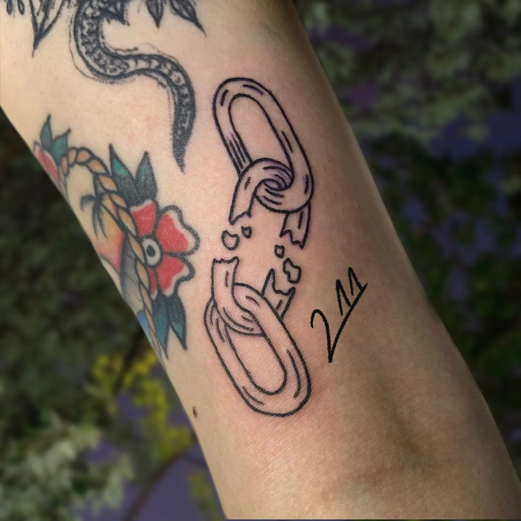 깔끔한 체인 타투 - 1