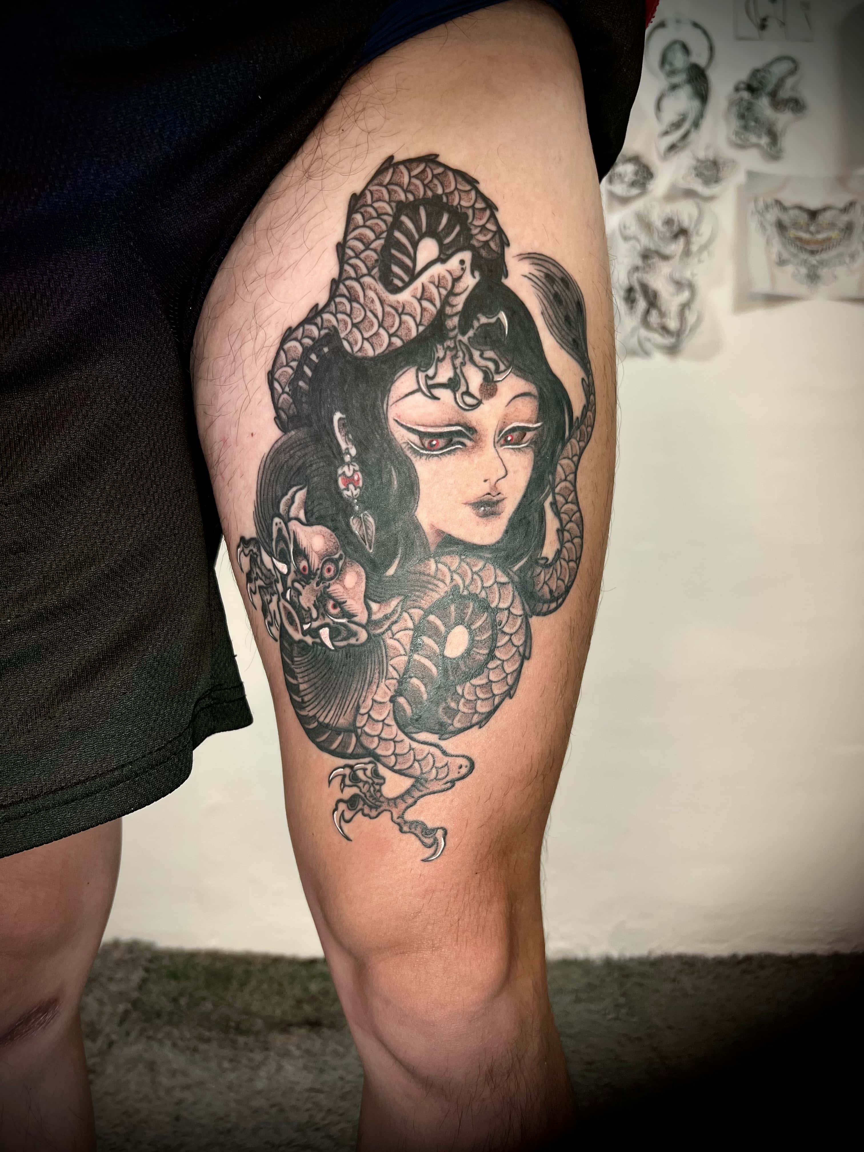 묘당, 여신과 용