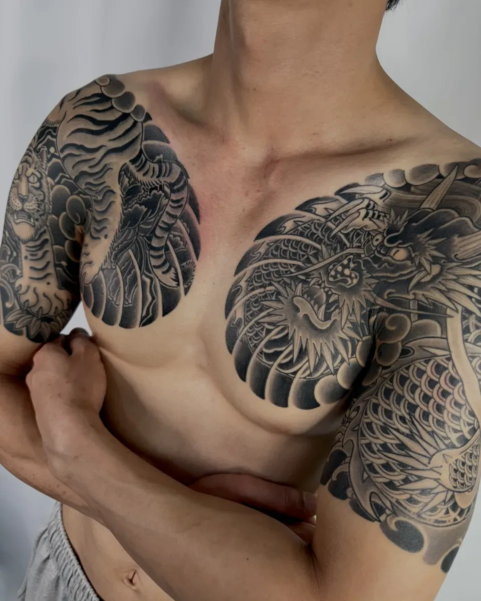 이레즈미타투 가슴반팔 용호상박 블랙엔그레이 부천타투 인천타투 제로타투