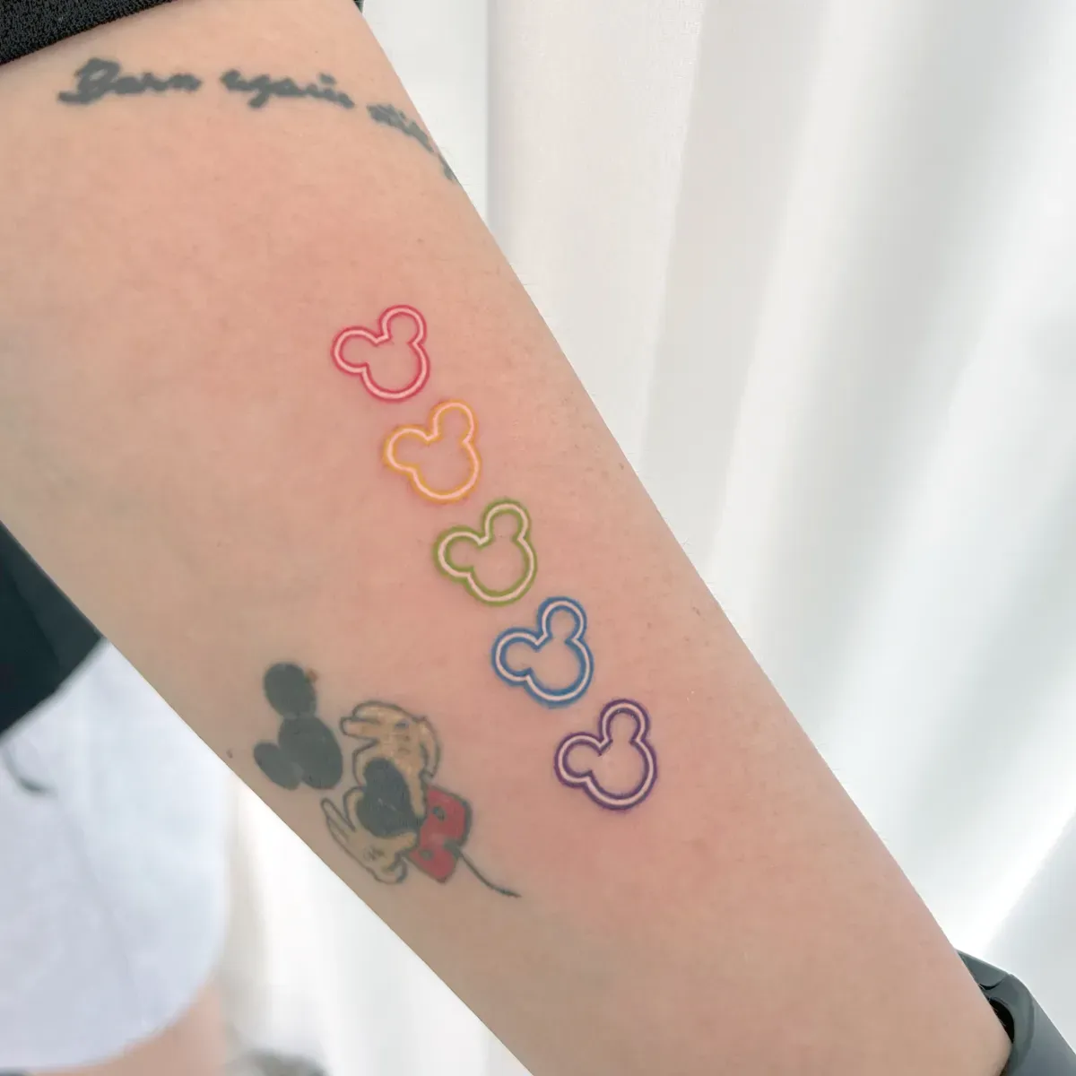 미키마우스 캐릭터 네온타투