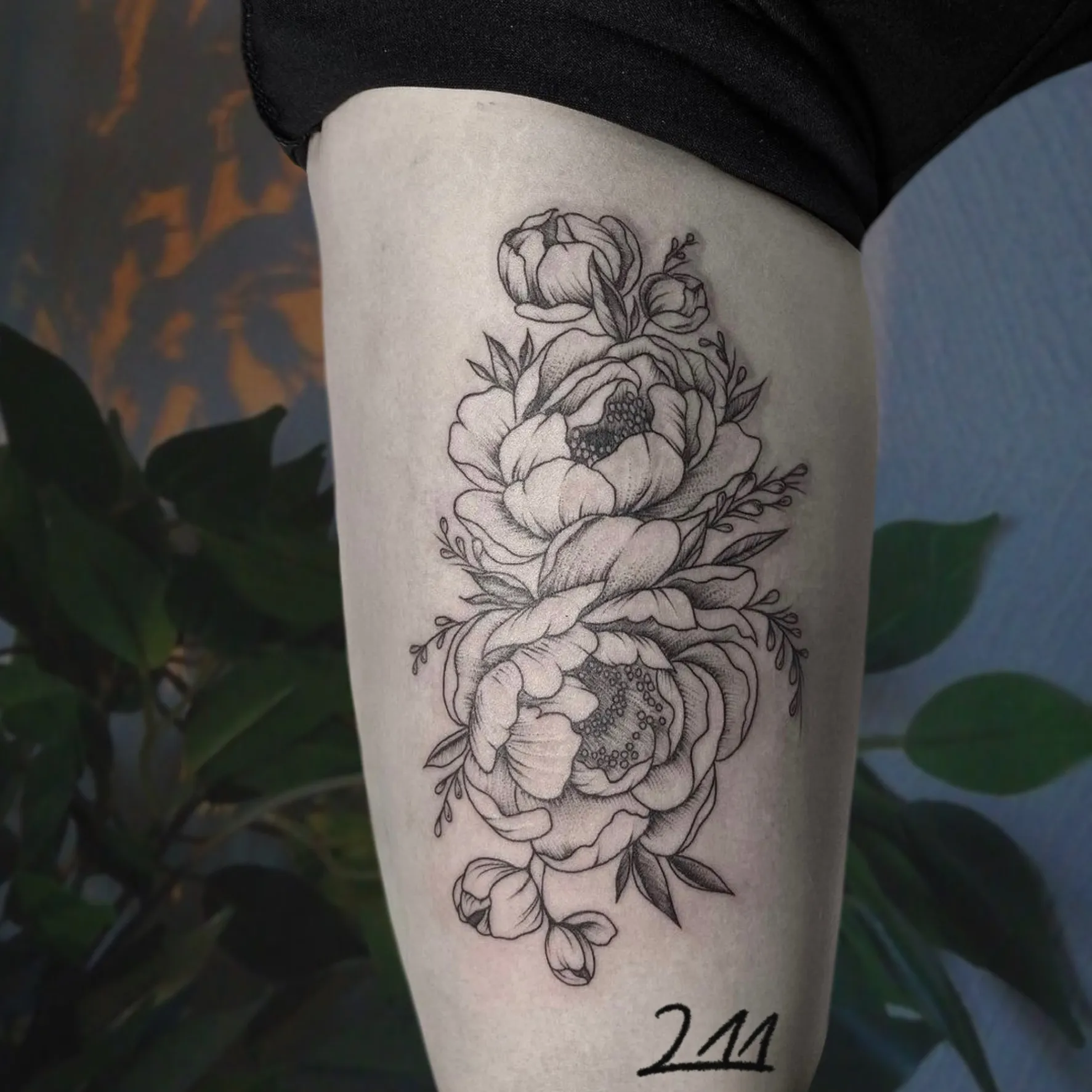 허벅지 꽃 타투 - 1