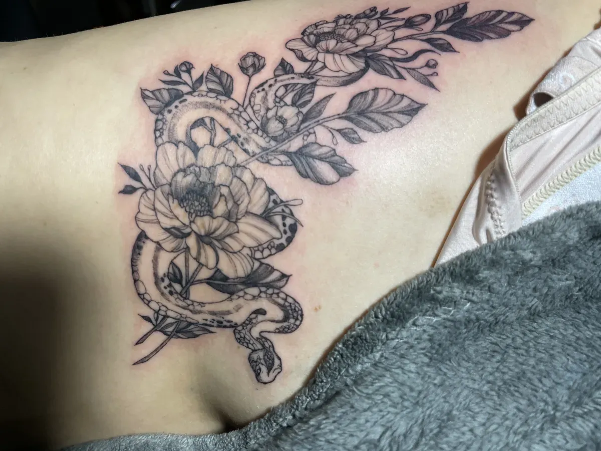 가슴 옆 흉터 커버업타투 - 1