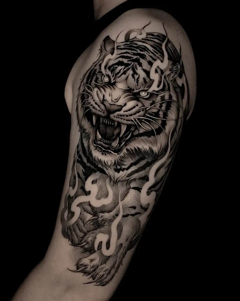 어깨 팔상박 호랑이 블랙워크 타투 - 1