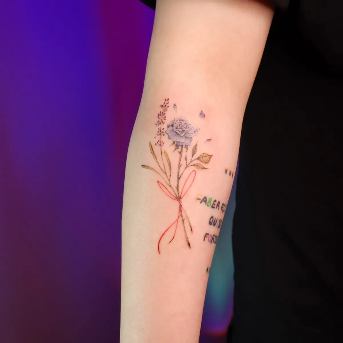 ํ์ํ ์ฅ๋ฏธ ๊ทธ๋ฆฌ๊ณ ๋ผ๋ฒค๋