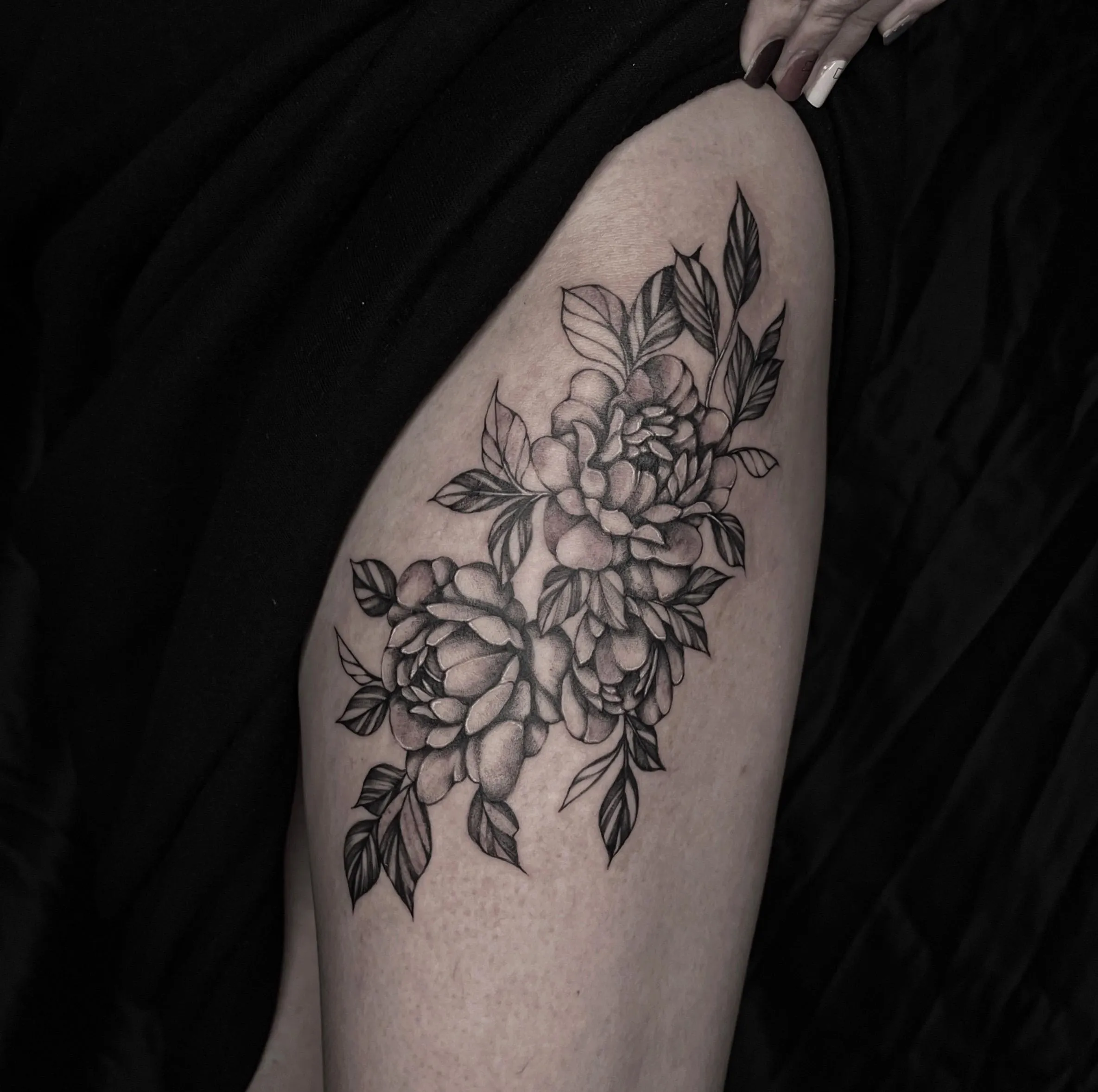 허벅지 꽃타투 - 1