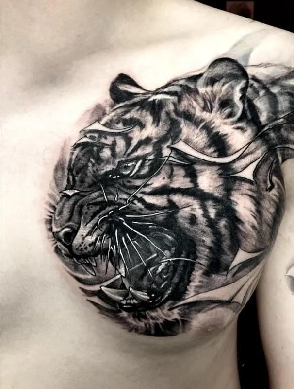 호랑이 가슴 타투