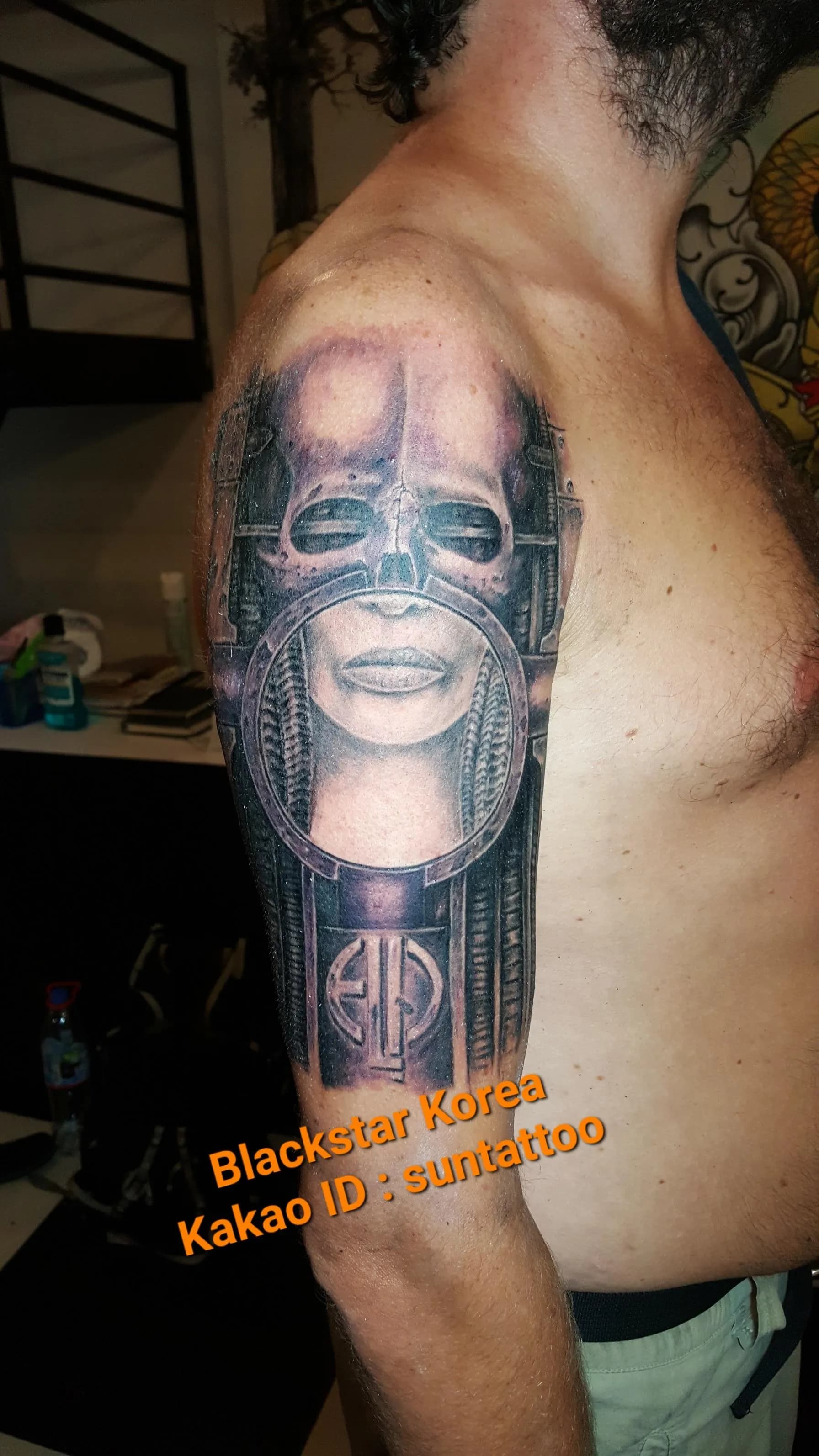 ํ ๋ธ๋์ค ๊ทธ๋ ์ด SF ์ธ๋ฌผ ํํฌ - 1