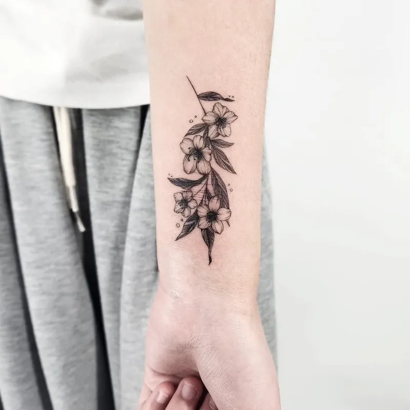 손목 흉터커버 벚꽃타투 - 1