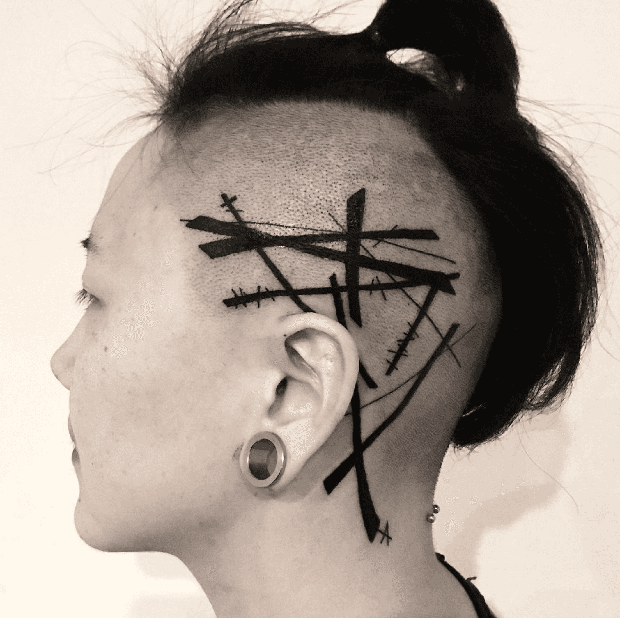 추상 라인 타투