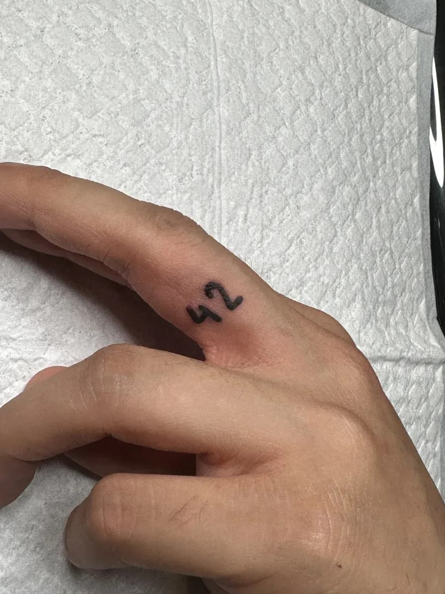 기본적이면서도 포인트가되는 레터링타투🔥 - 1