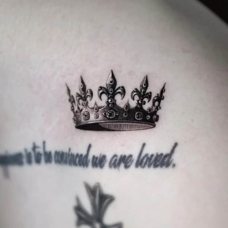 흉터커버 왕관 타투