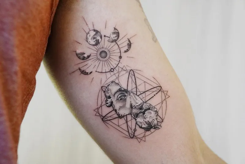 기하학적인 패턴을 이용해서 만든 블랙엔그레이