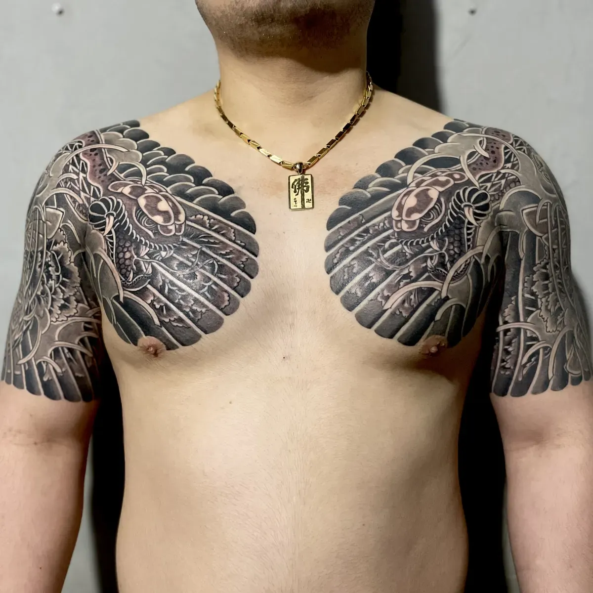 뱀 잉어 양가스만팔