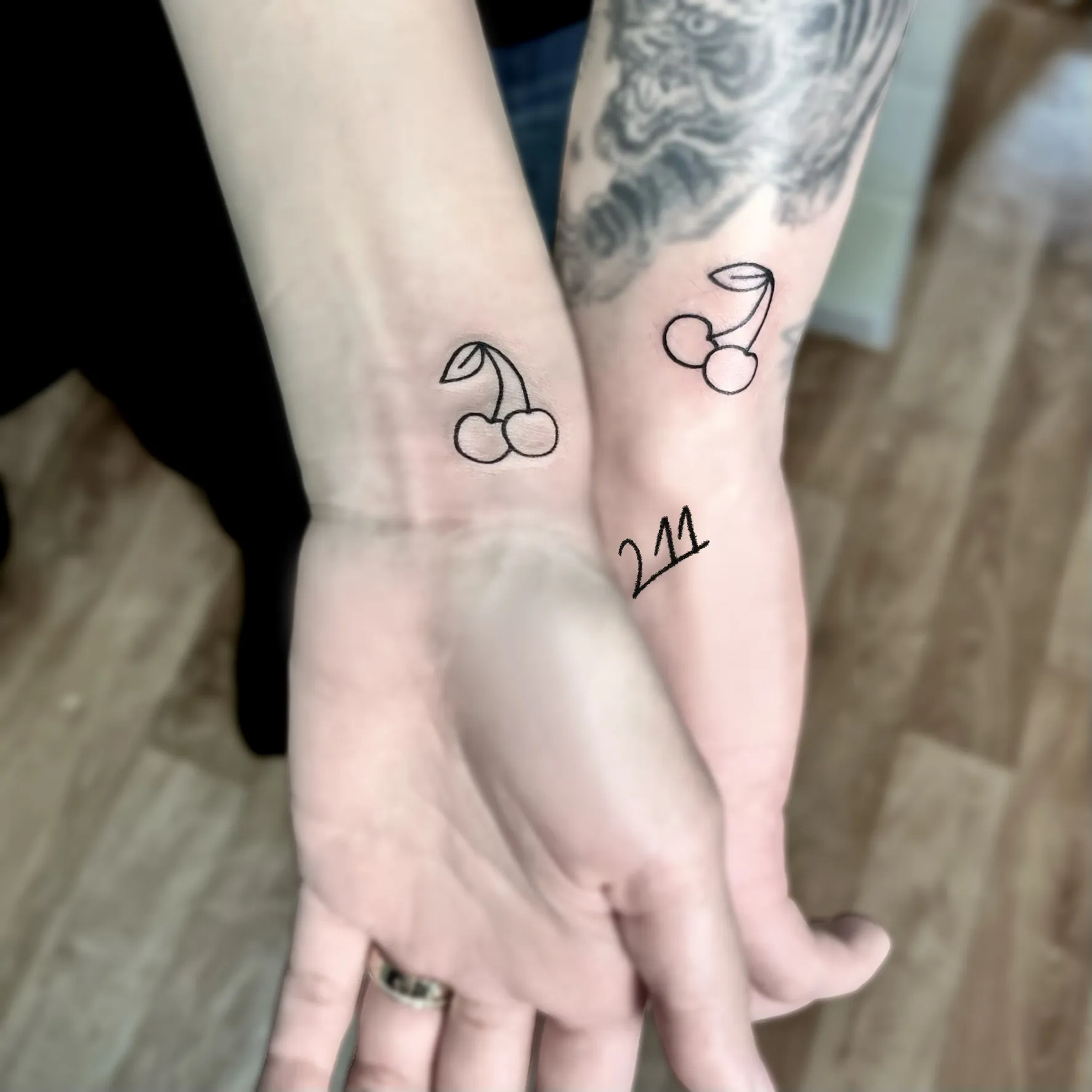 커플 체리 타투 - 1