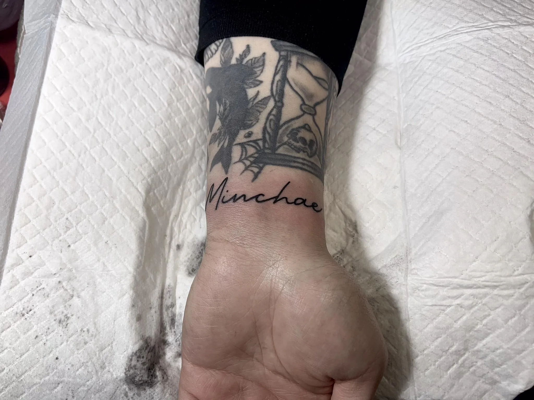 팔목 레터링 타투 - 1